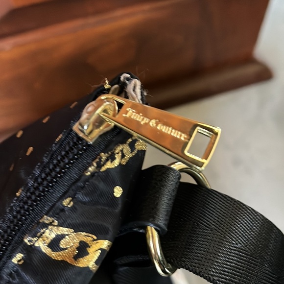 Juicy Couture NWT black /gold Chains & mini hearts printed shoulder/ crossbody - Picture 7 of 10